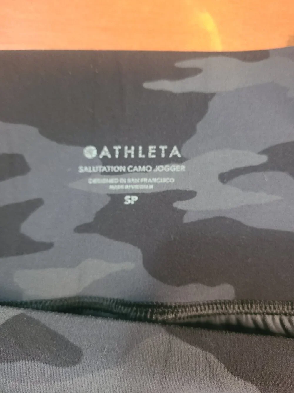 Athleta Salutation Camo Joggers Black Grey Camouflage - Size SP Small Petite